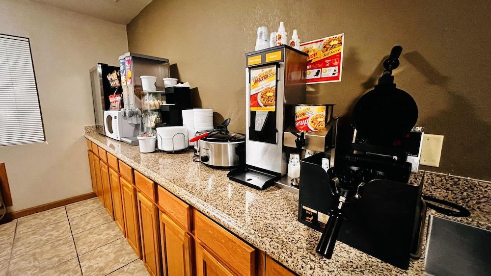 Super 8 By Wyndham Fremont Ne Motel Eksteriør billede